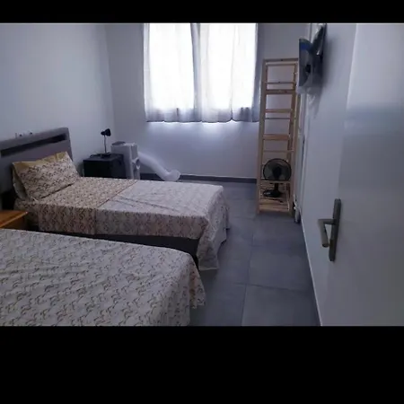 Privative, Grand Arenas, Proche Aeroport, Tram Sur Place, Gare Train St Augustin, 2 Toilet, 2 Shower Affittacamere *