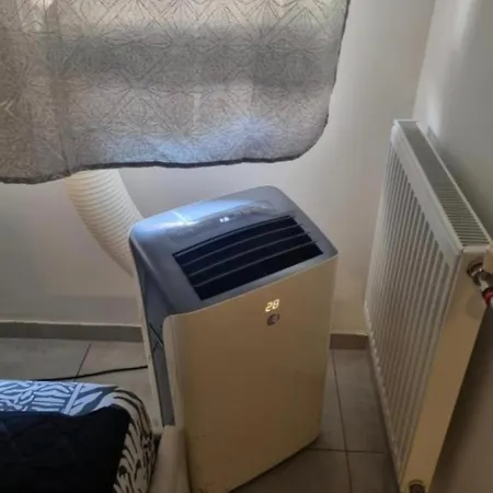 Privative, Grand Arenas, Proche Aeroport, Tram Sur Place, Gare Train St Augustin, 2 Toilet, 2 Shower Affittacamere
